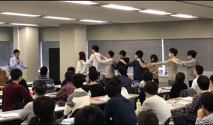 姿勢調整における引き込み現象